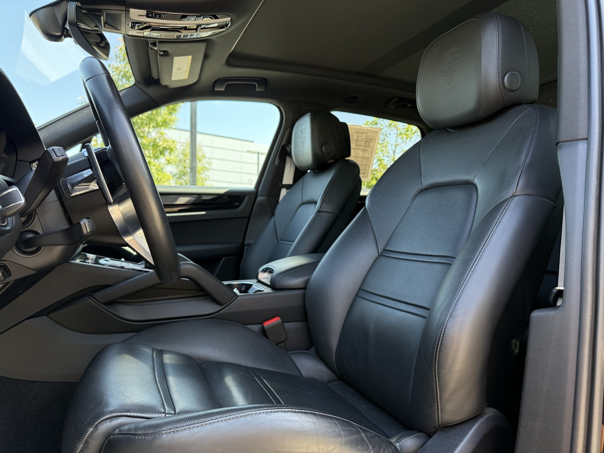 2023 Porsche Cayenne Platinum Edition photo 4