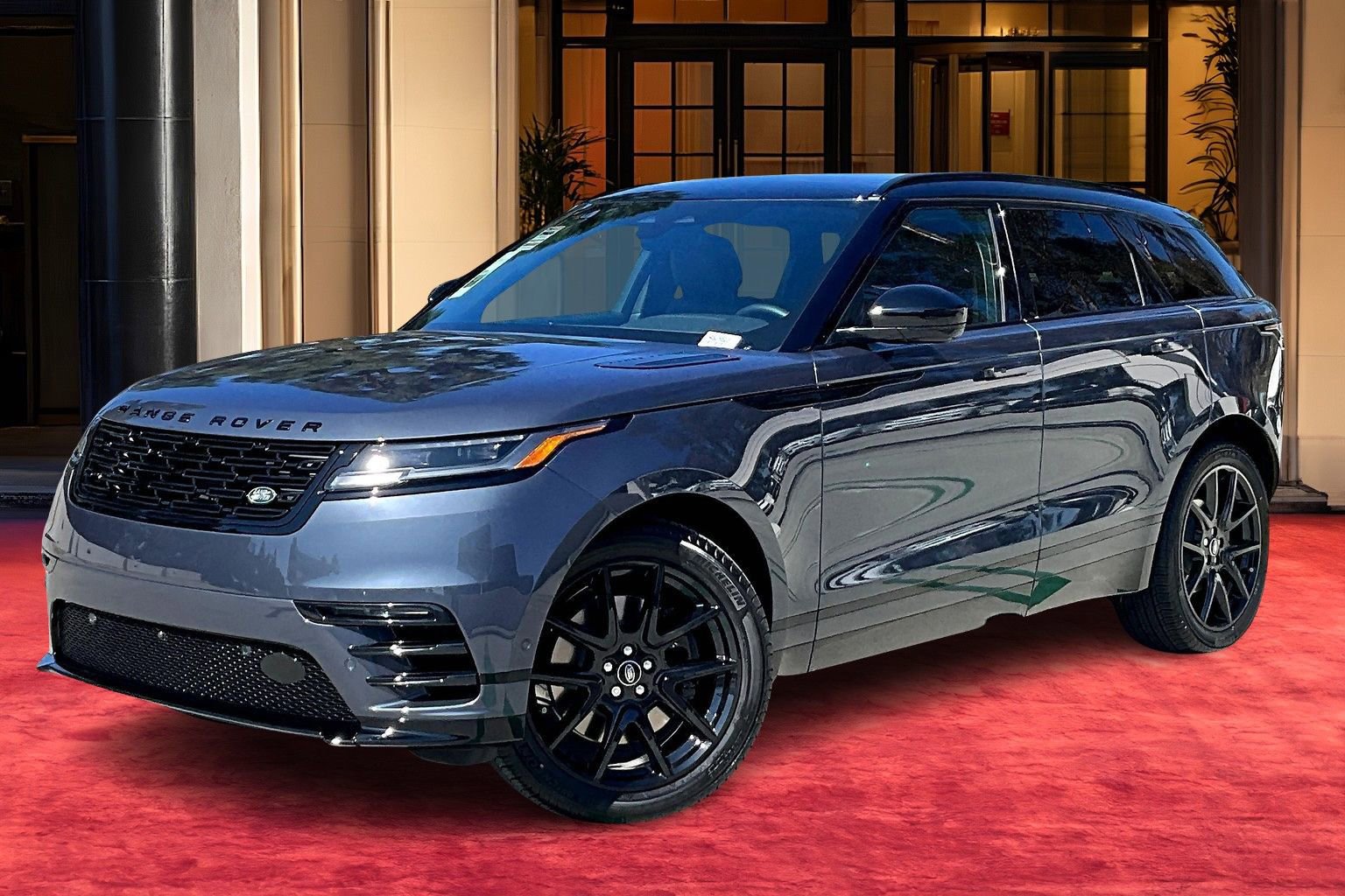2026 Land Rover Range Rover Velar Dynamic SE's photo