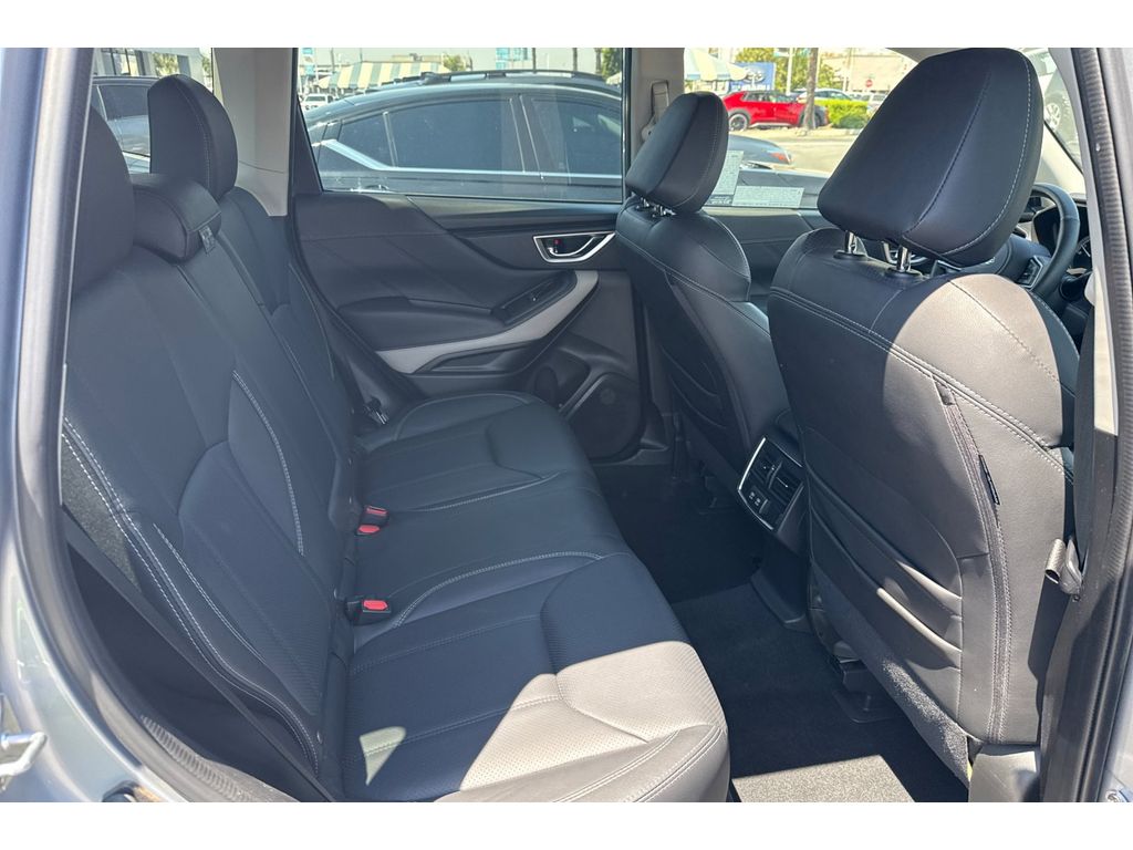 2022 Subaru Forester Limited photo 17