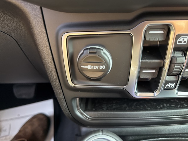 2025 Jeep Gladiator Willys photo 38