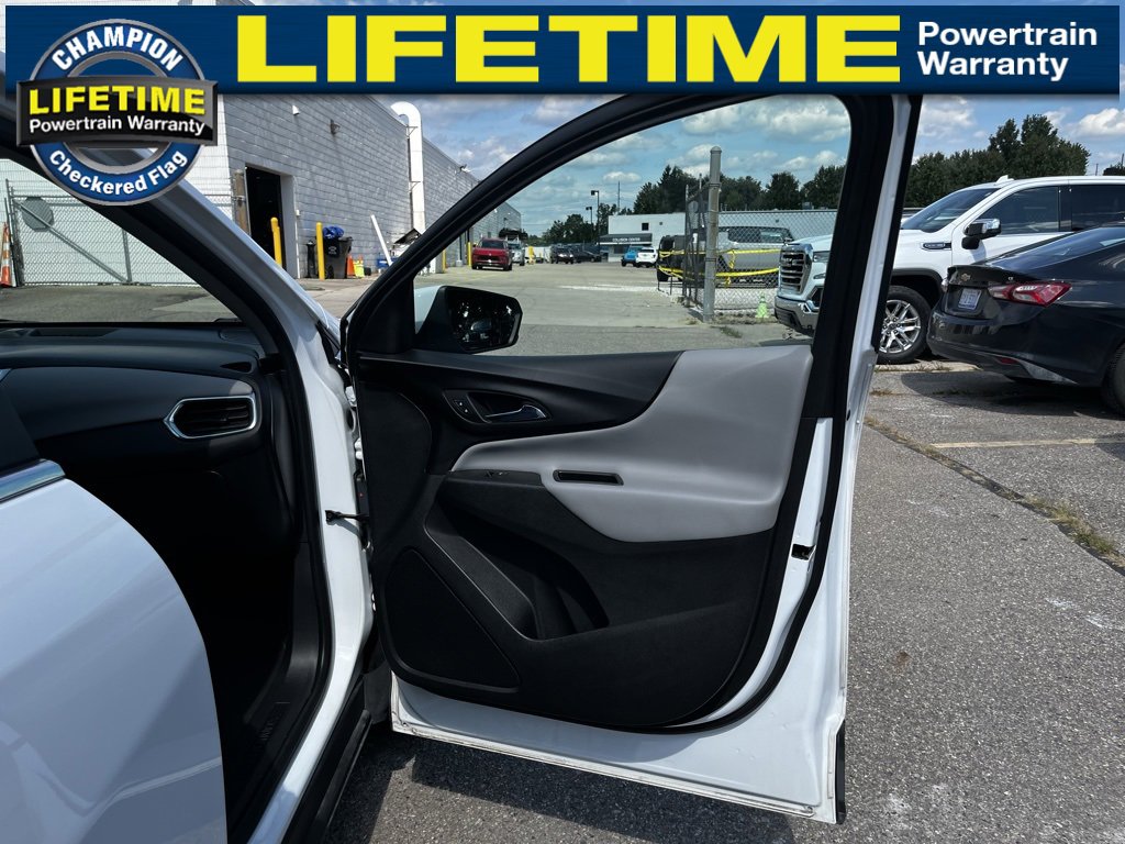 2021 Chevrolet Equinox LT photo 17