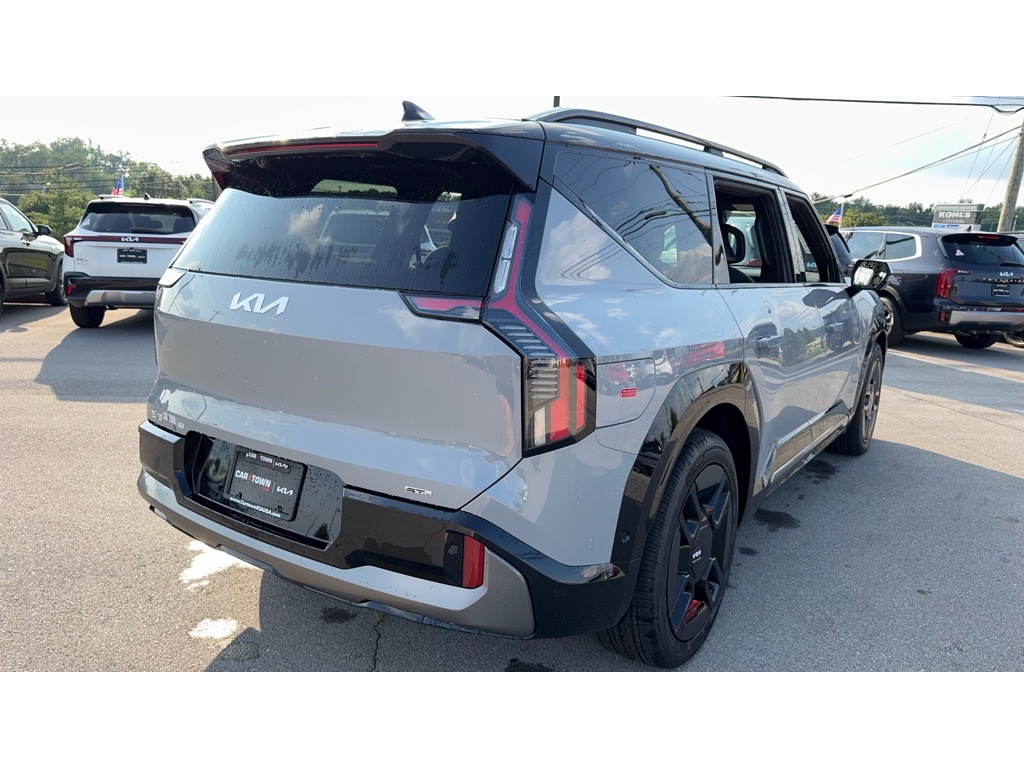 2026 Kia EV9 GT-Line photo 2
