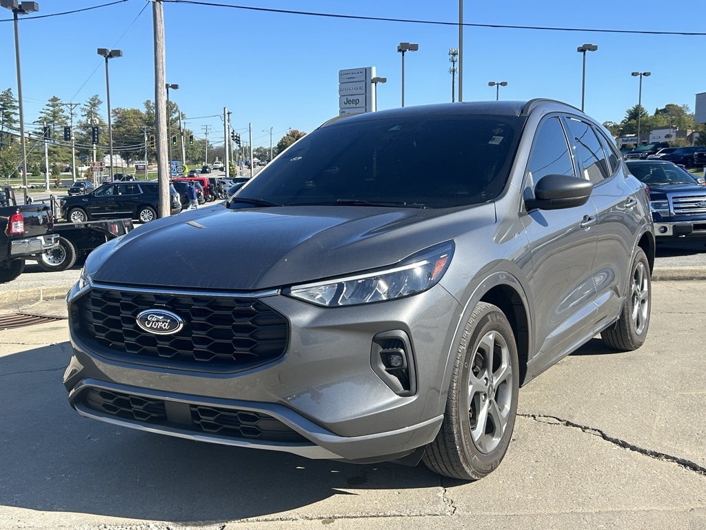 2023 Ford Escape ST-Line Select photo 2