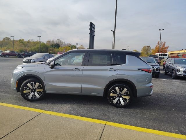 2025 Mitsubishi Outlander SEL photo 4