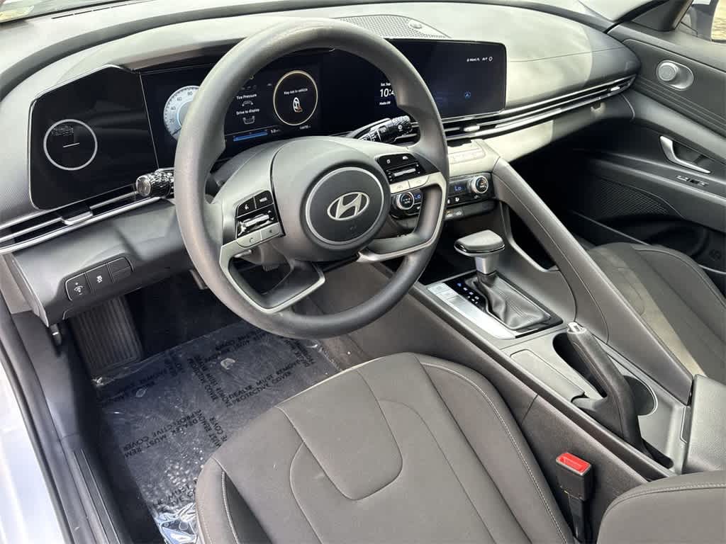 2024 Hyundai Elantra SEL photo 11