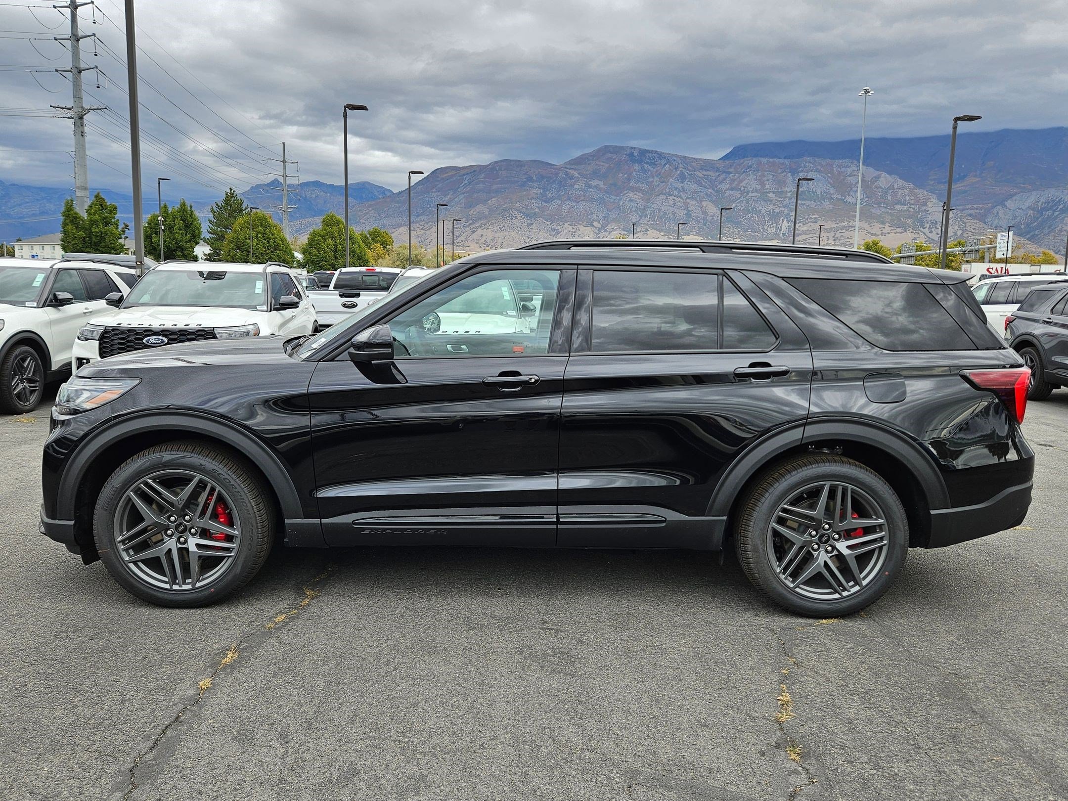 2025 Ford Explorer ST photo 5
