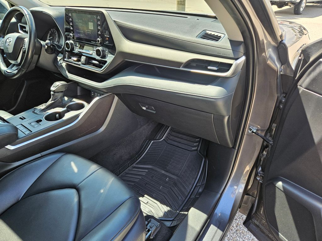 2022 Toyota Highlander XLE photo 35
