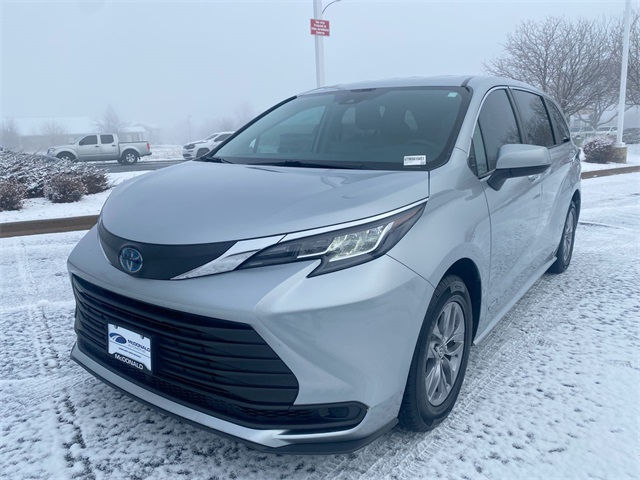 2021 Toyota Sienna LE