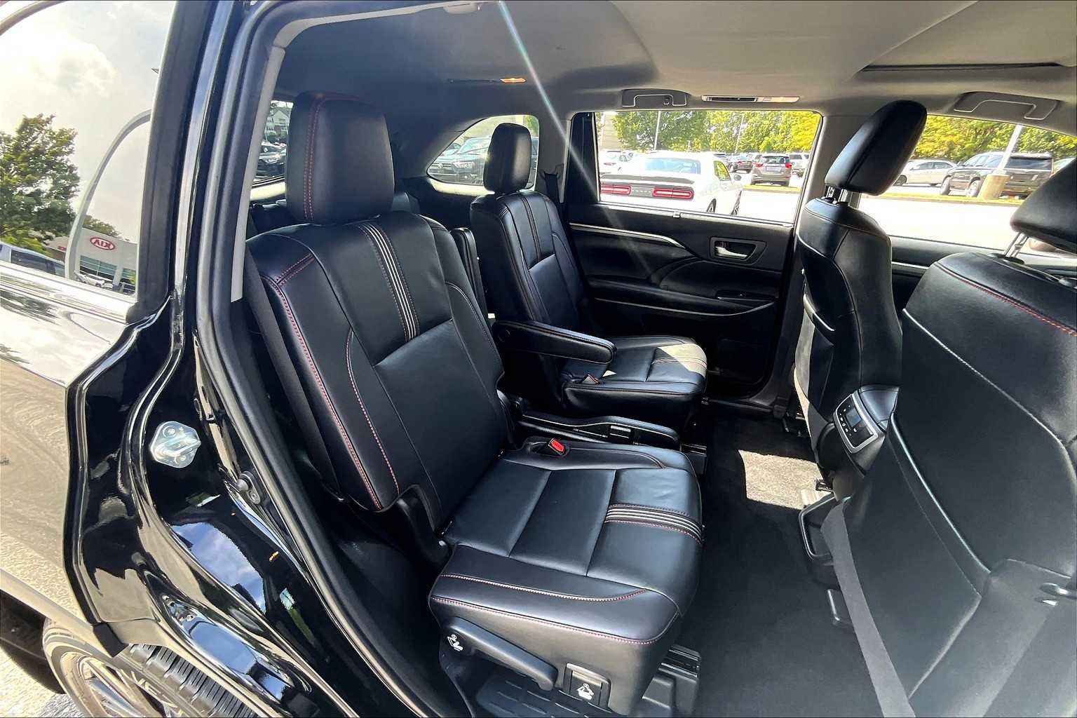 2019 Toyota Highlander SE photo 19