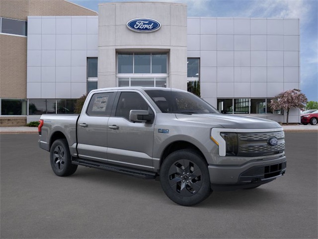 2025 Ford F-150 Lightning Lariat photo 5