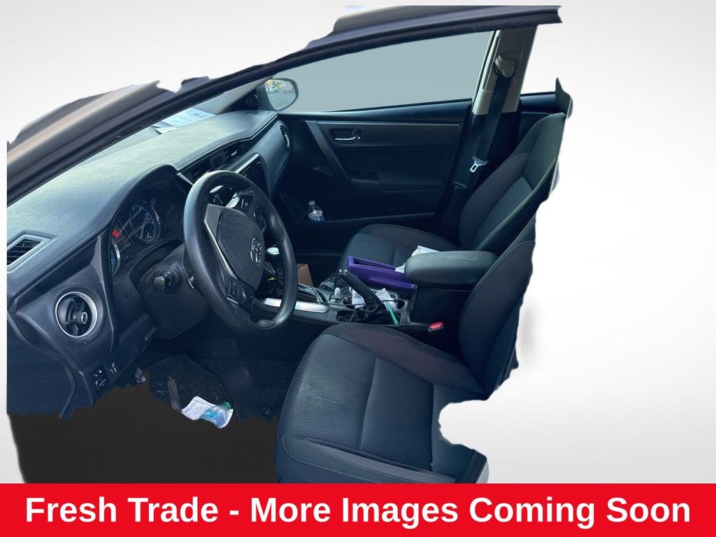 2019 Toyota Corolla LE's photo