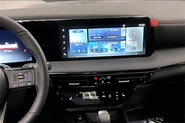 2025 Nissan Kicks SR photo 4