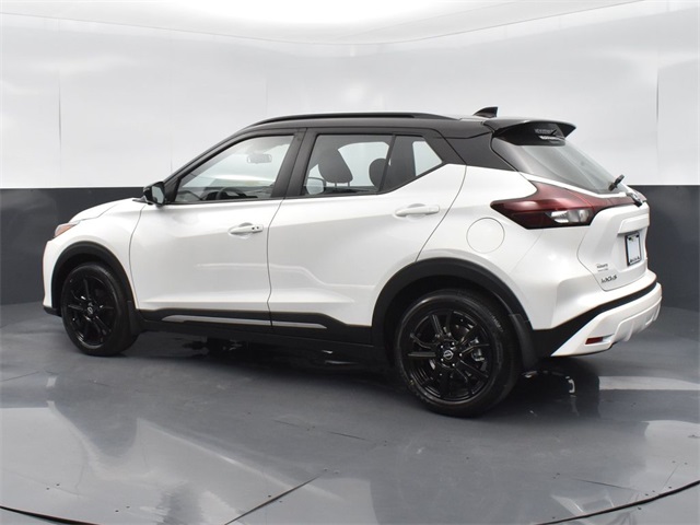 2024 Nissan Kicks SR photo 2