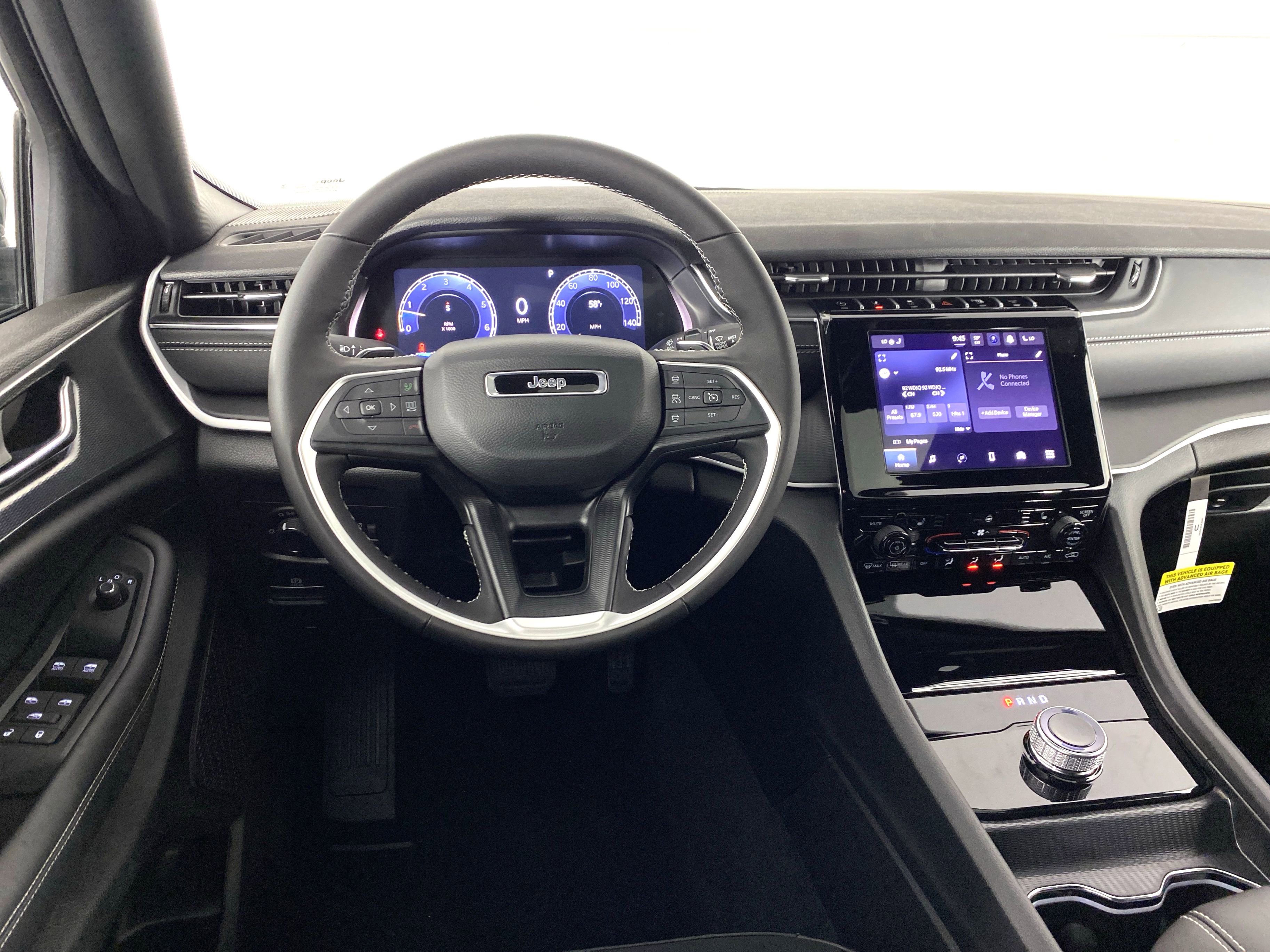 2025 Jeep Grand Cherokee Laredo Altitude photo 2