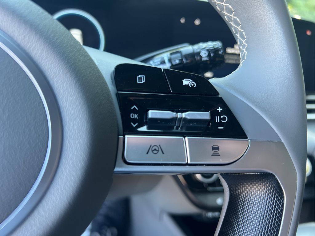 2025 Hyundai Elantra SEL Convenience photo 18