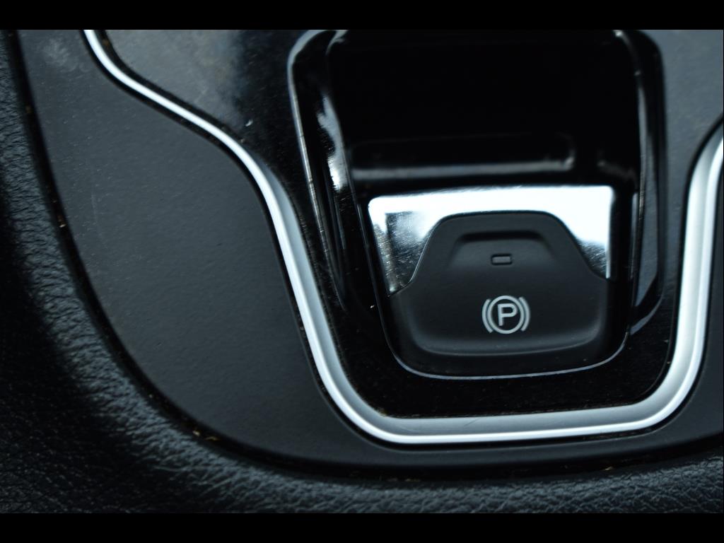 2023 Jeep Cherokee Altitude Lux photo 9
