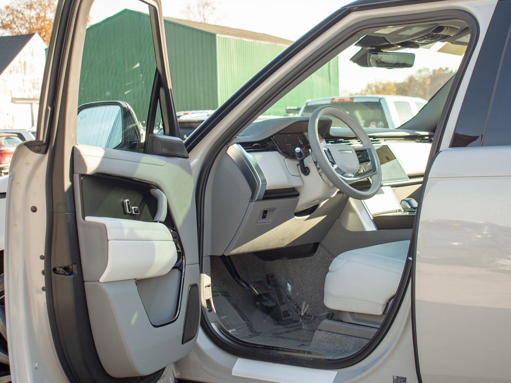 2025 Land Rover Range Rover SV photo 7