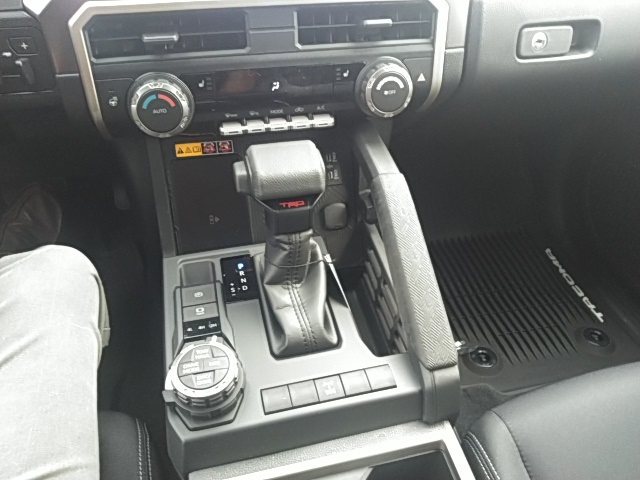 2025 Toyota Tacoma TRD Off-Road photo 4