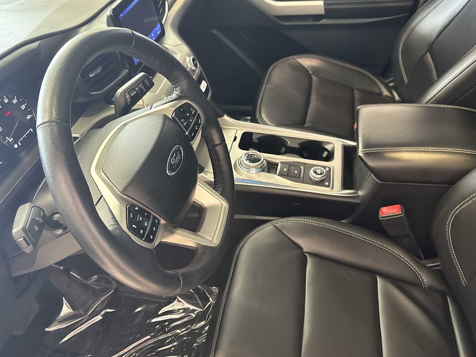 2023 Ford Explorer XLT photo 19