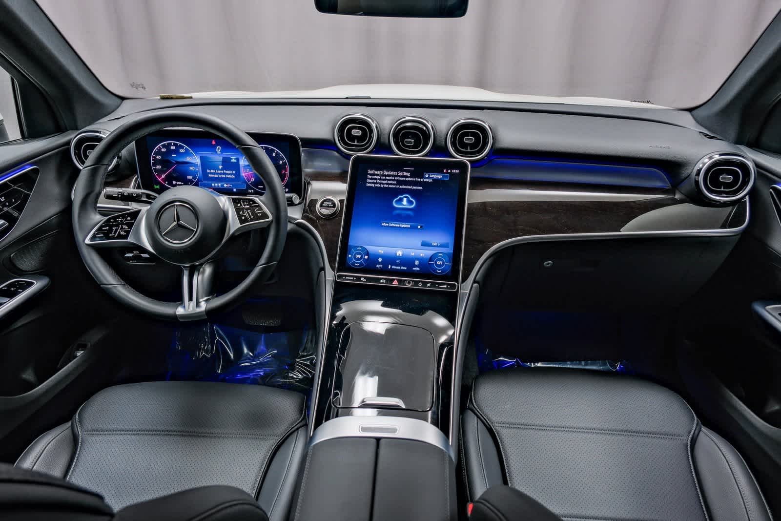 2025 Mercedes Benz GLC 300 photo 12