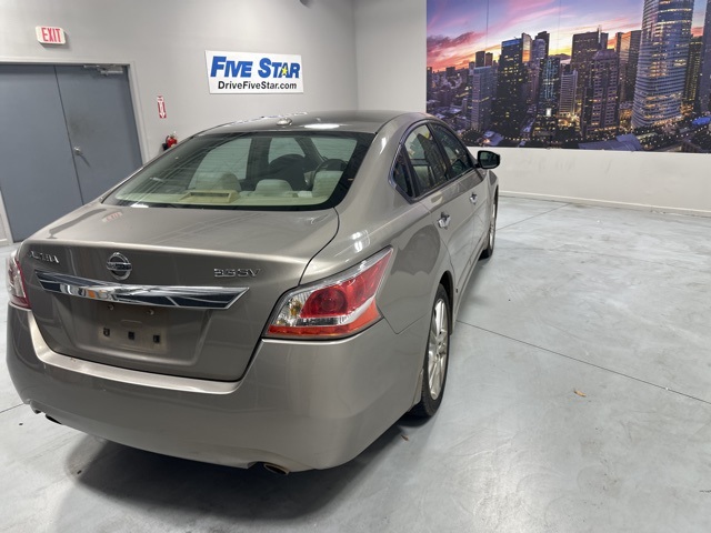2013 Nissan Altima 3.5 SV photo 8