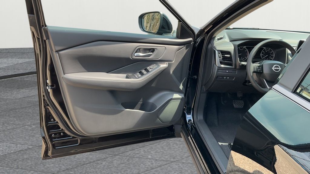 2026 Nissan Rogue SV photo 20
