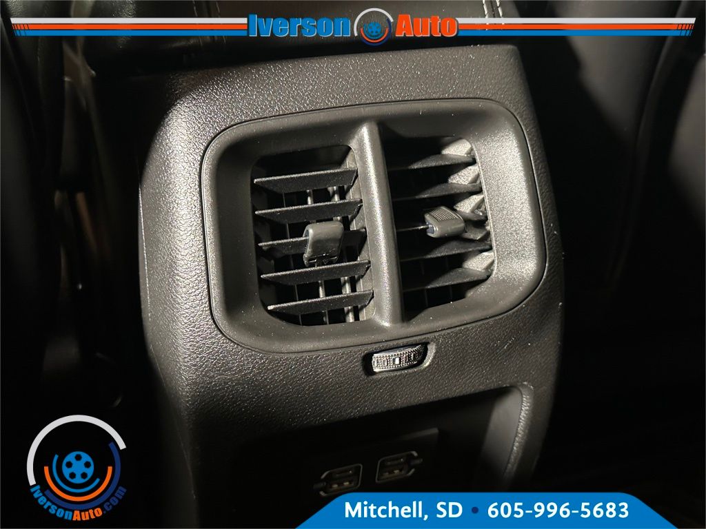 2021 Jeep Cherokee Latitude Lux photo 24