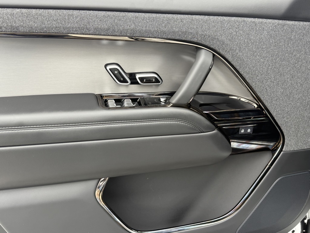 2025 Land Rover Range Rover Sport P360 S photo 8