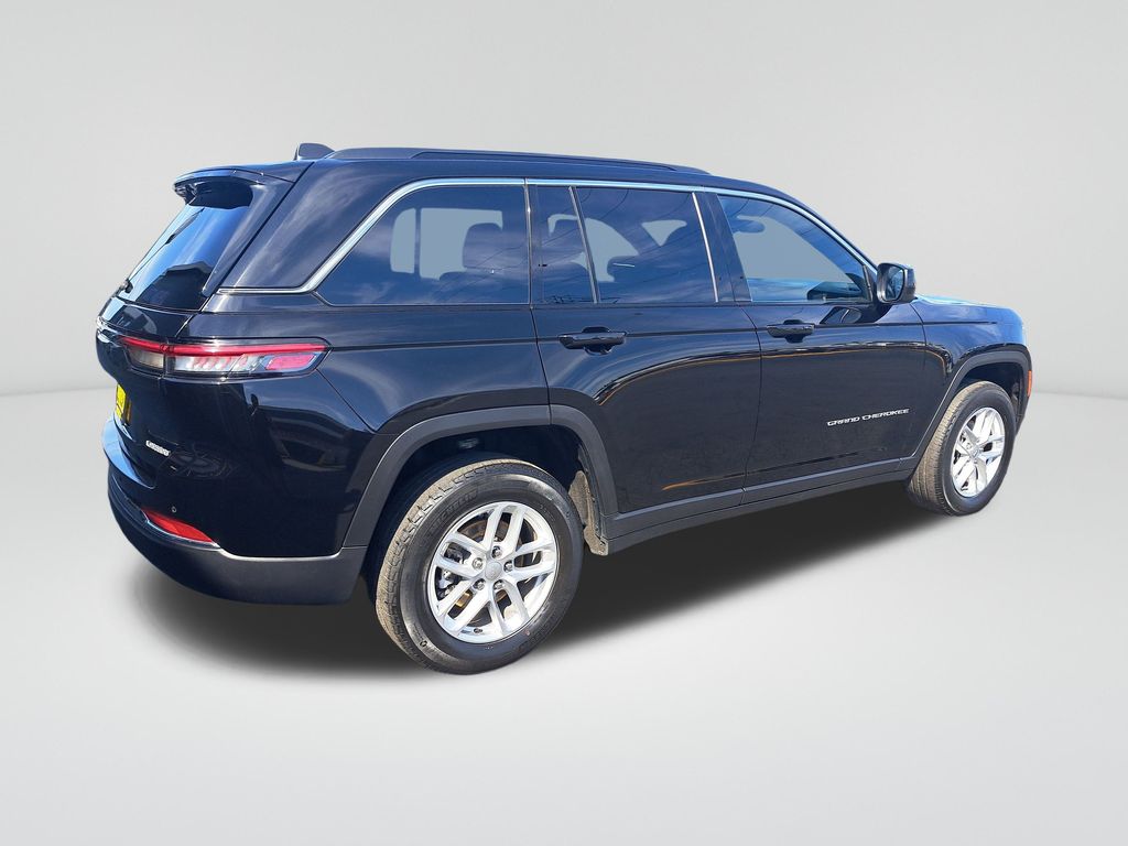 2024 Jeep Grand Cherokee Laredo X photo 3