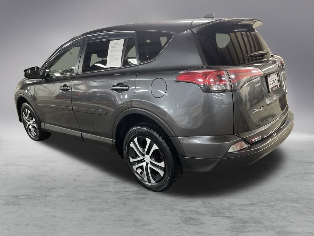 2017 Toyota RAV4 LE photo 3