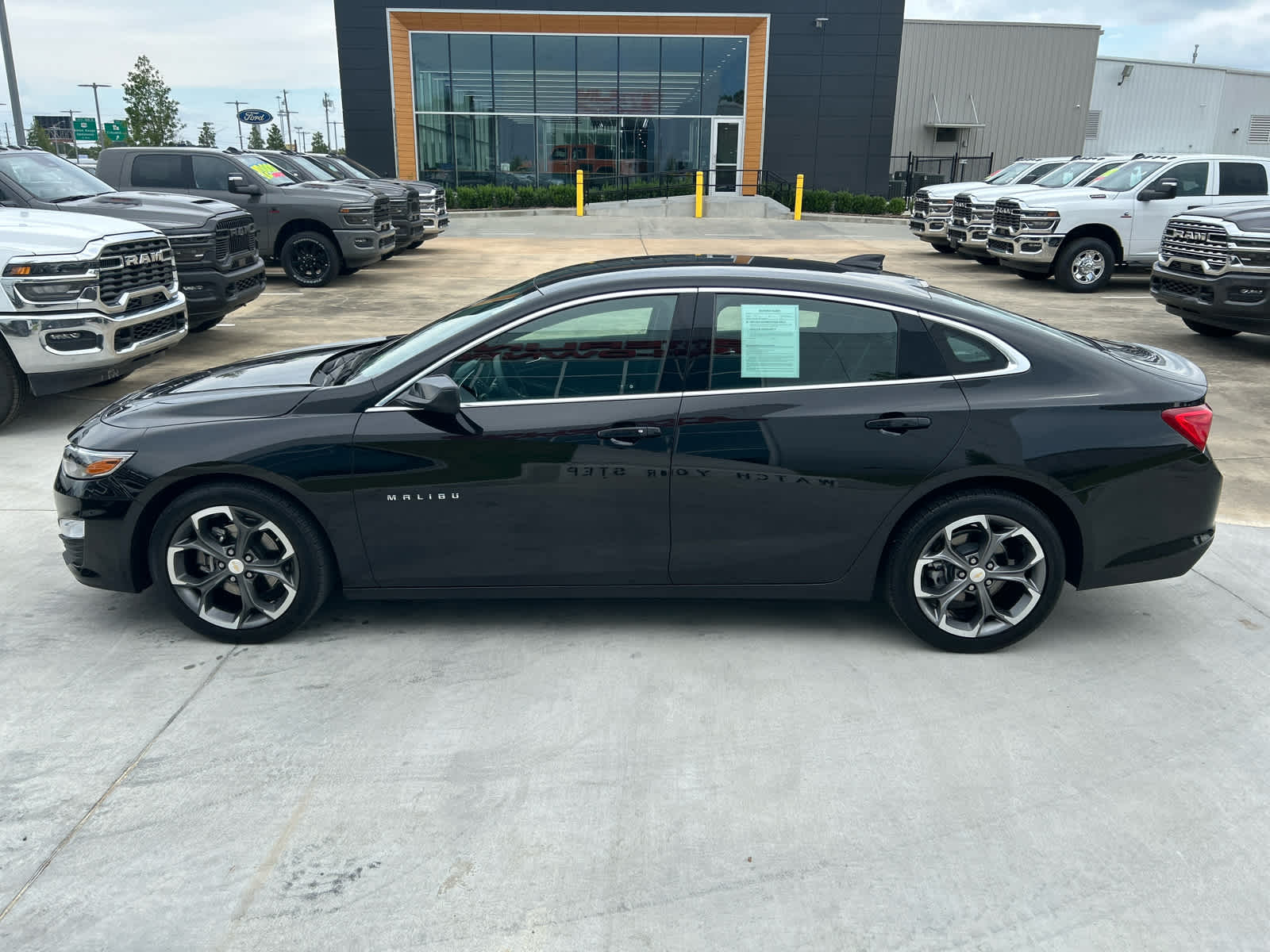 2024 Chevrolet Malibu 1LT photo 5