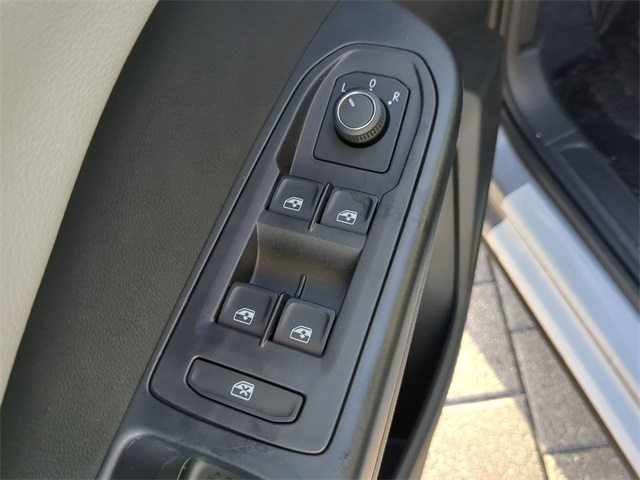 2025 Volkswagen Taos S photo 15