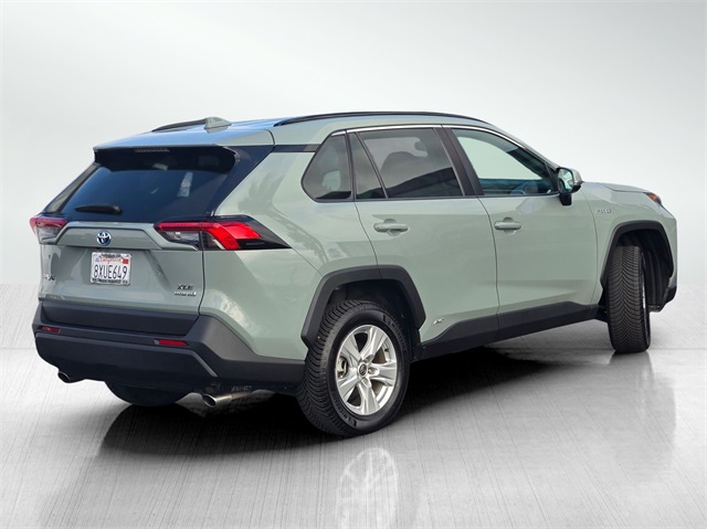 2021 Toyota RAV4 Hybrid XLE photo 4