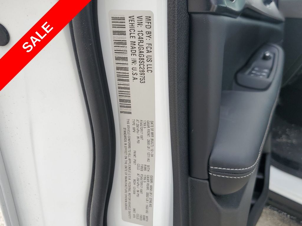 2025 Jeep Grand Cherokee Laredo Altitude photo 44