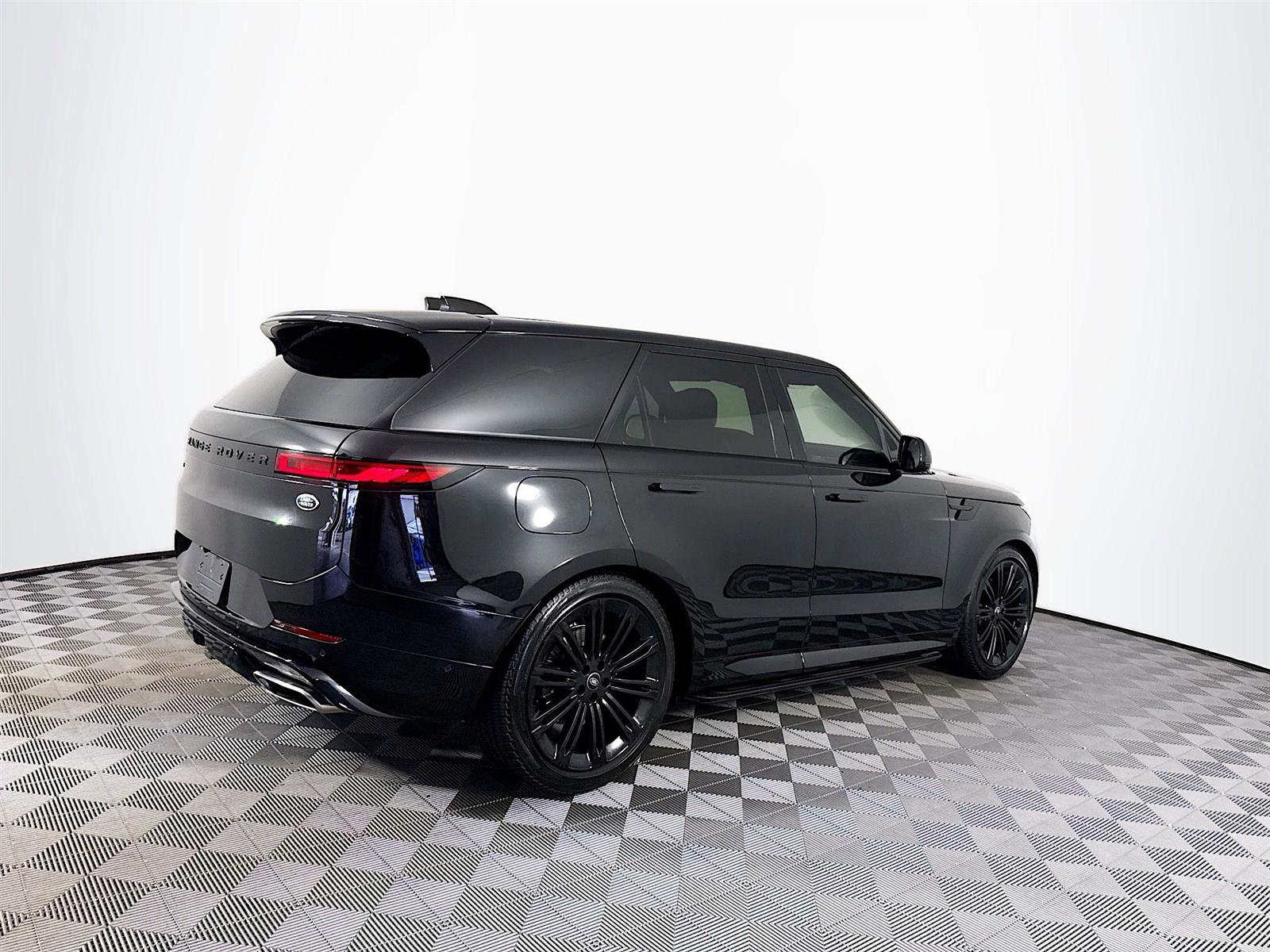 2023 Land Rover Range Rover Sport SE photo 4