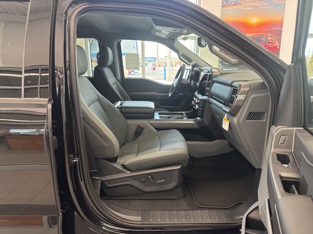 2025 Ford F-150 XLT photo 33