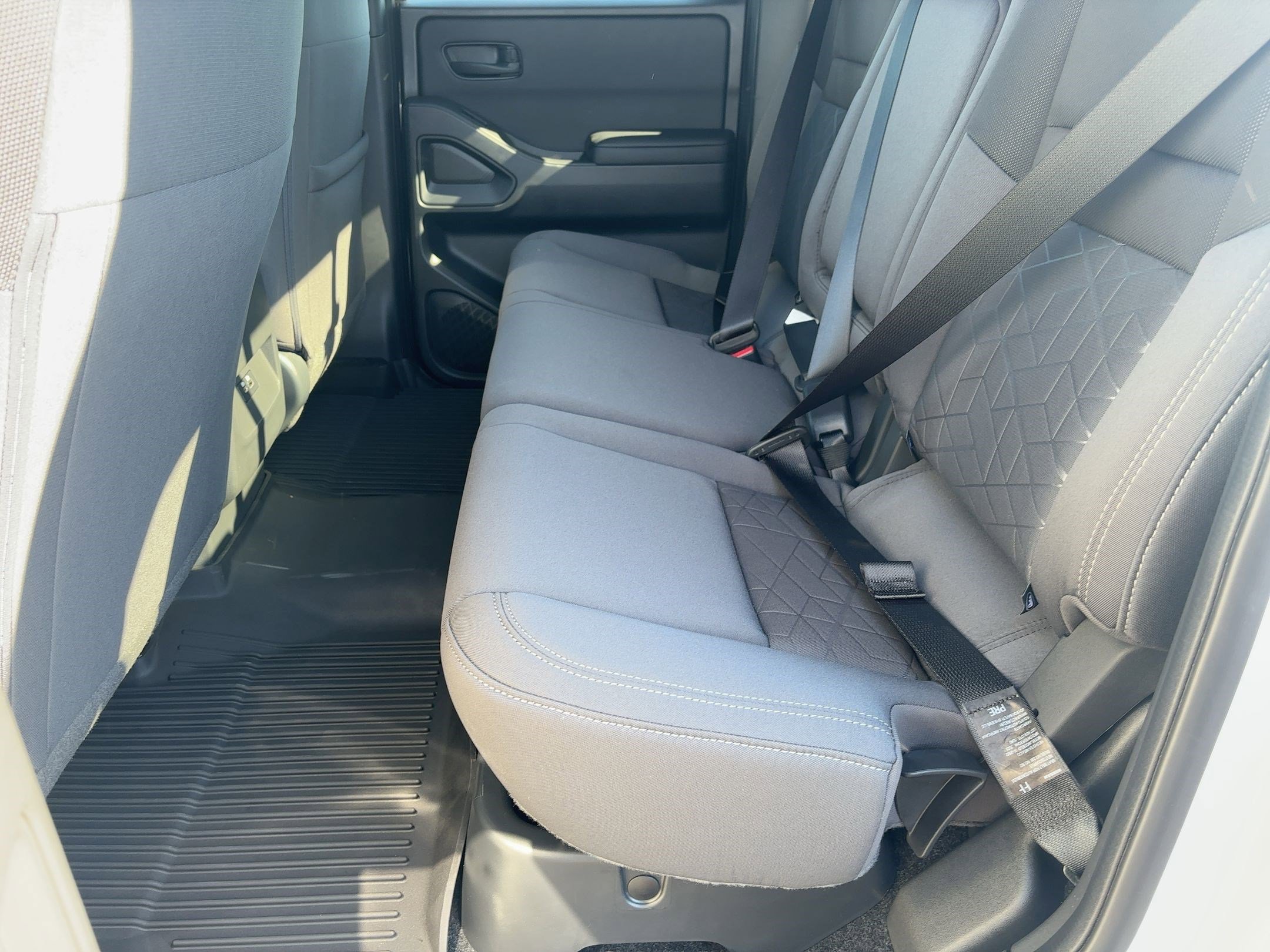 2026 Nissan Frontier SV photo 14