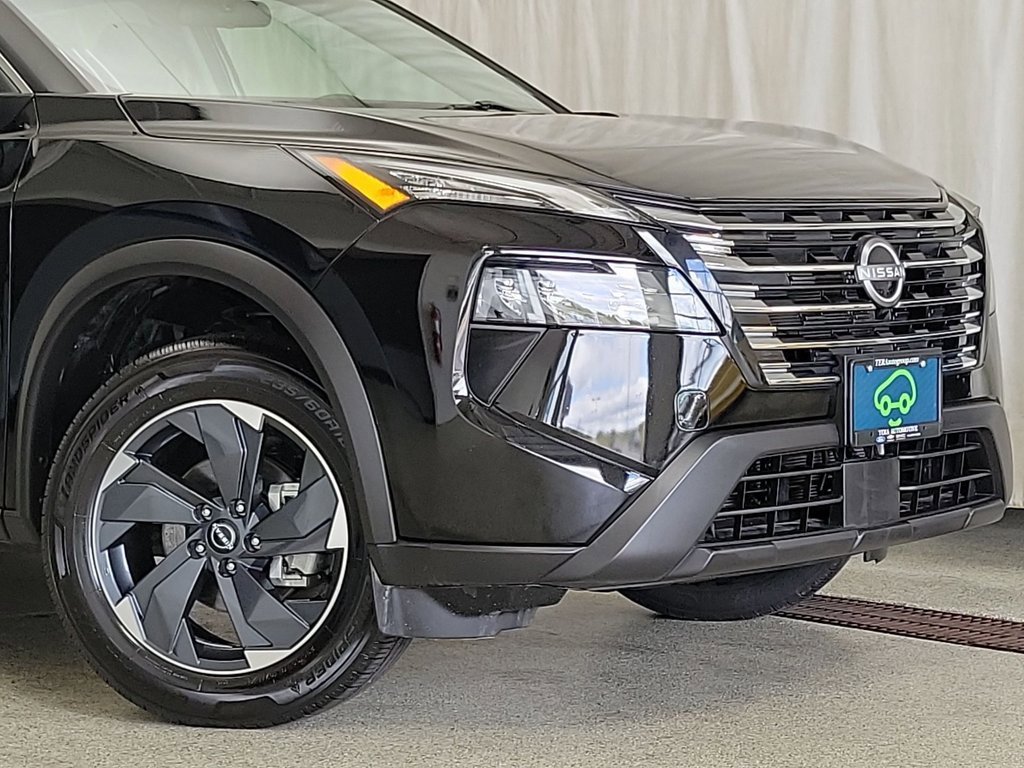 2024 Nissan Rogue SV photo 2