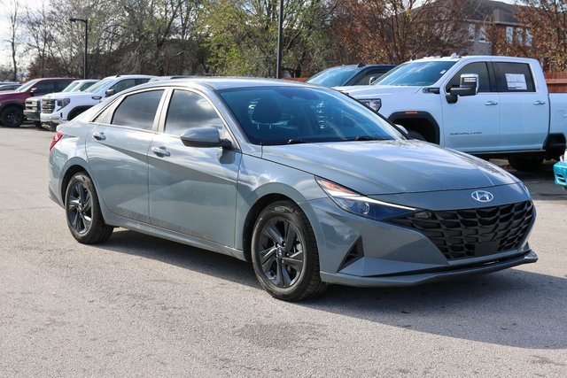 2022 Hyundai Elantra SEL's photo
