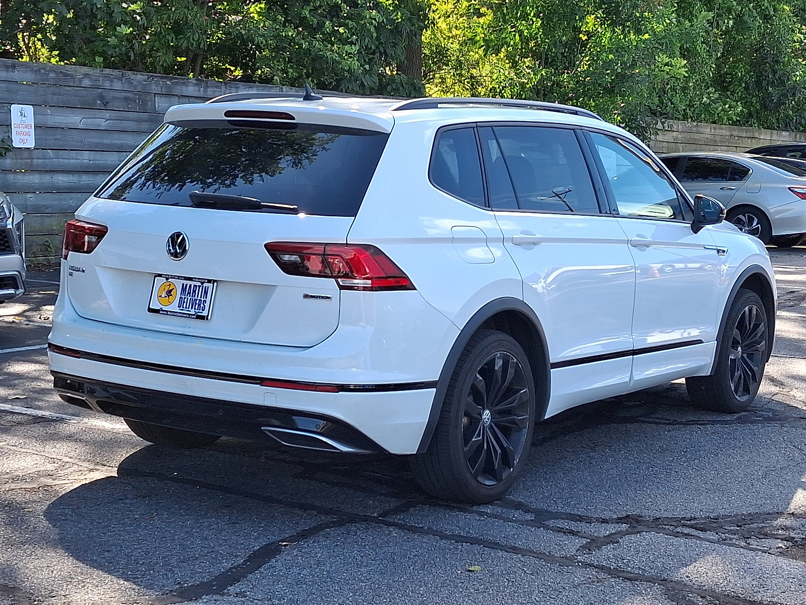 2021 Volkswagen Tiguan SE R-Line Black photo 2
