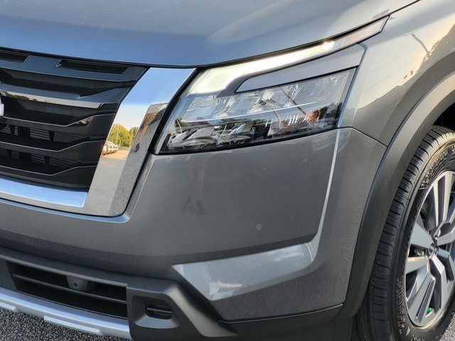 2025 Nissan Pathfinder SL photo 8