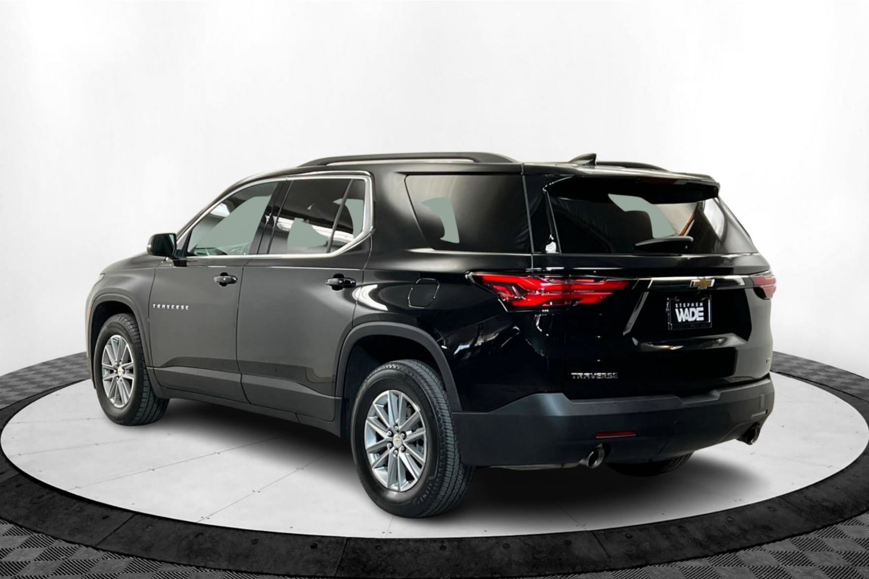 2023 Chevrolet Traverse Leather photo 2