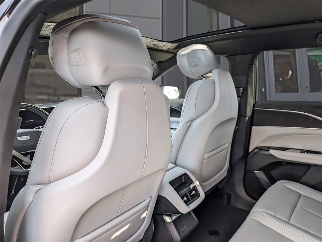 2026 Cadillac Lyriq Luxury photo 16