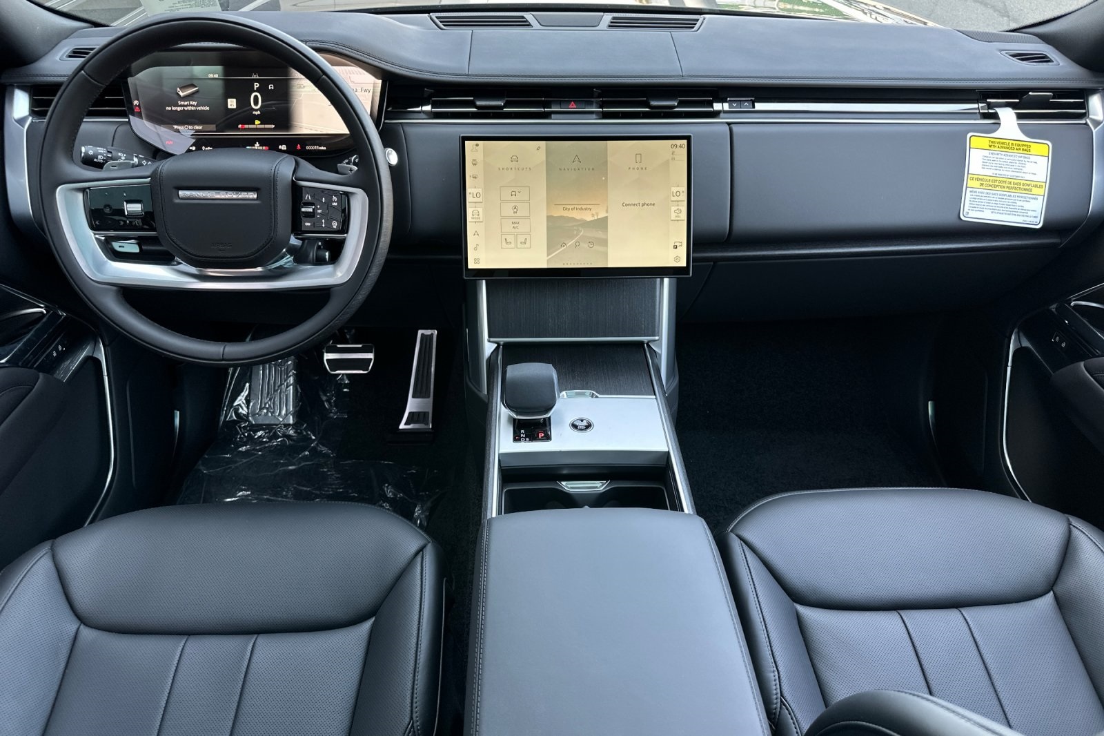 2025 Land Rover Range Rover SE photo 14