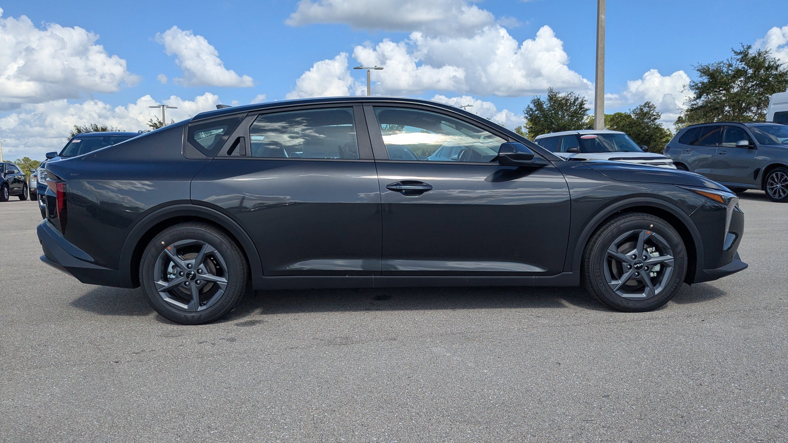 2025 Kia K4 LXS photo 3