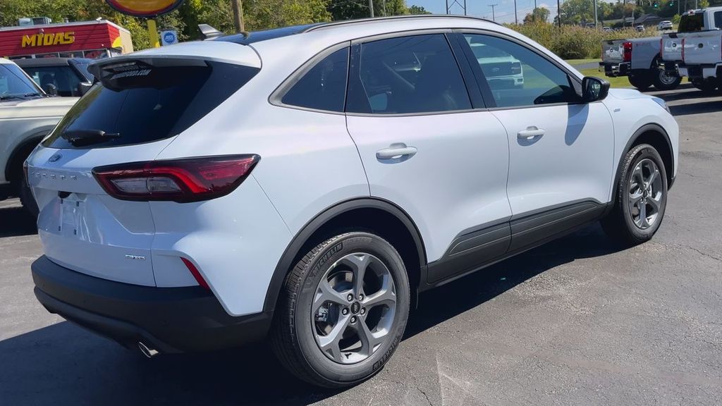 2025 Ford Escape ST-Line photo 3