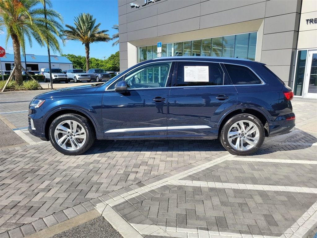 2023 Audi Q7 45 Premium Plus photo 2