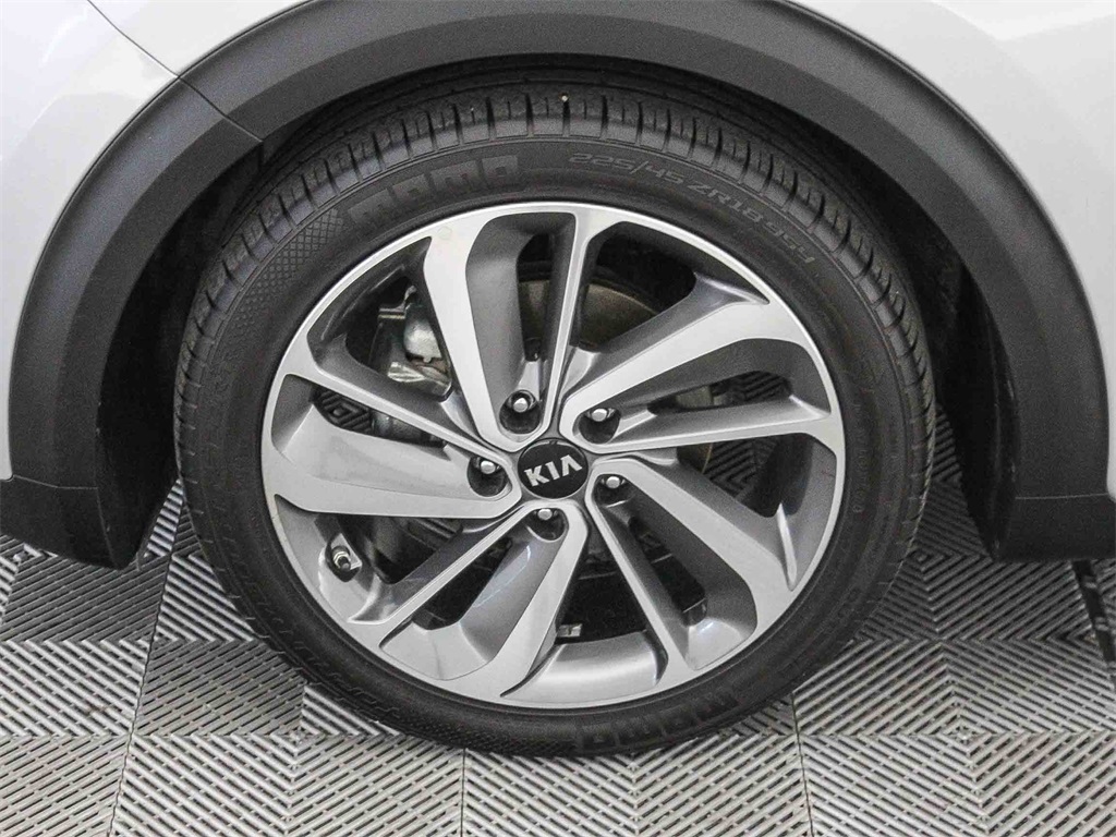 2017 Kia Niro Touring photo 4