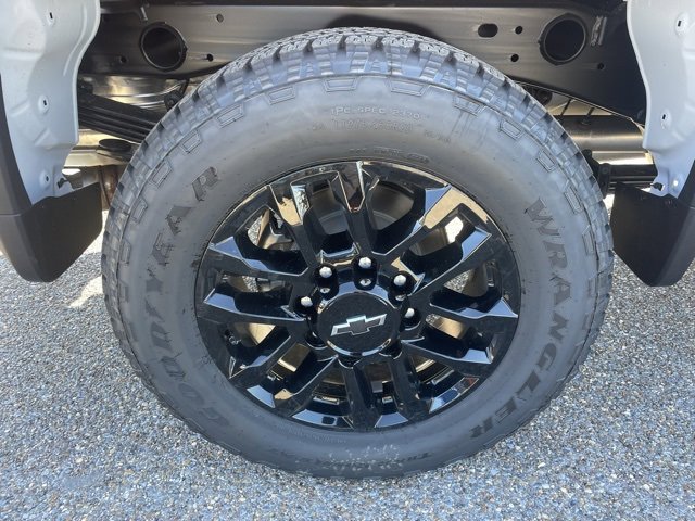 2025 Chevrolet Silverado 2500HD Custom photo 8