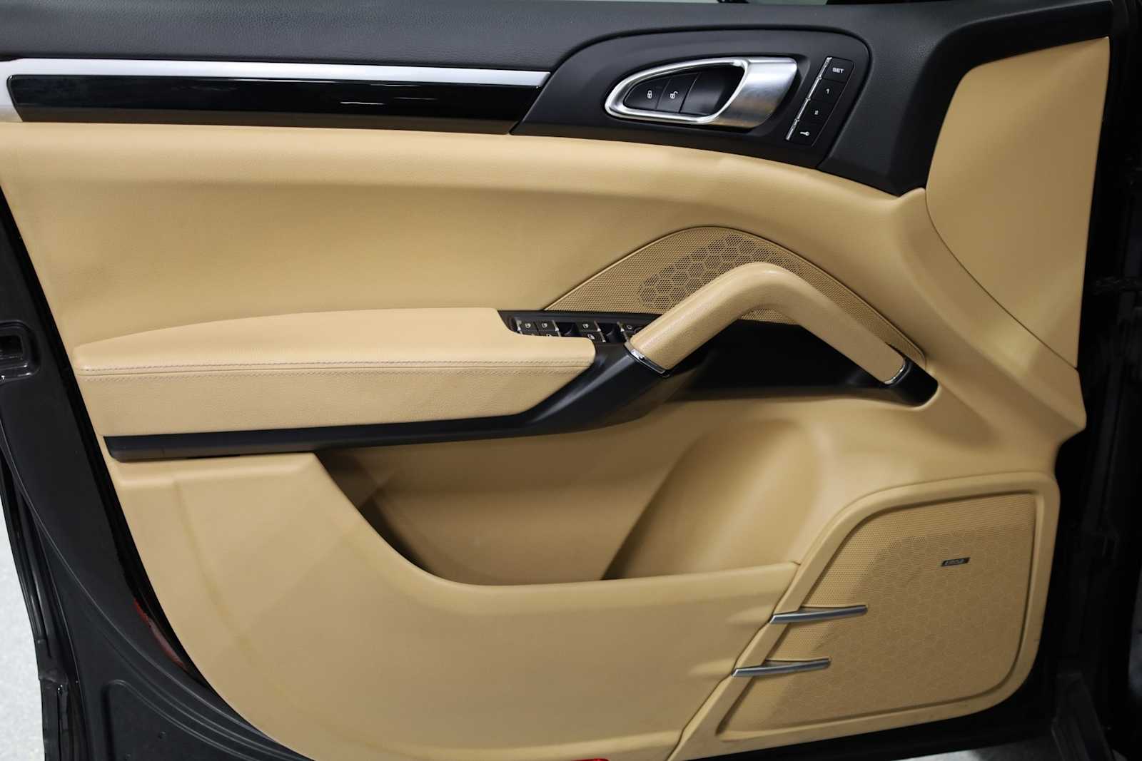 2018 Porsche Cayenne Platinum Edition photo 16